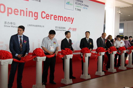 王继文秘书长（左2）为2015AQUATECHCHINA上海国际水展开幕剪彩