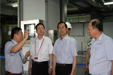时任苏州市市长周乃翔陪同江苏省人大常委会副主任史和平参观中新环技公司