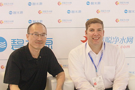 滨特尔全球技术总监泰勒·亚当先生(右)与亚太区技术总监宫英杰先生(左)