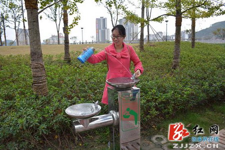 张家界市永定城区在户外公共场所安装20个直饮水装置