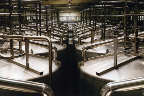 长城葡萄酒河北沙城产区拥有行业领先的自动化生产线
