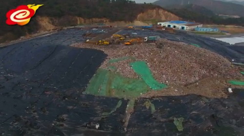 无锡国际学校桃花山垃圾卫生填埋场上“环境保护课”