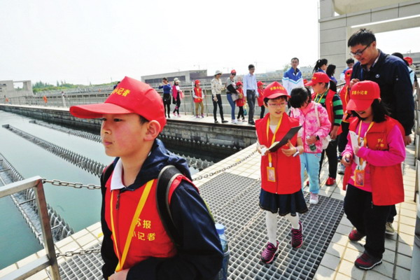 4月22日，苏报小记者在吴江华衍水务参观