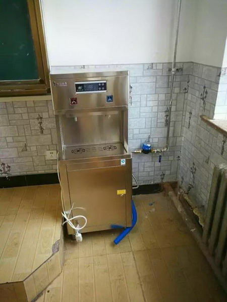 内蒙古科技大学附中利用暑假时间开始安装校园直饮水