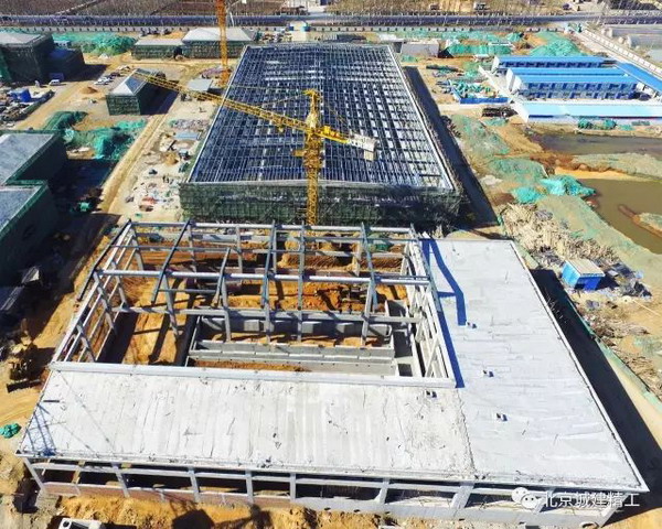 北戴河西部水厂及引配水工程由北京城建集团土木工程部总承包，由城建精工钢结构公司实施安装。