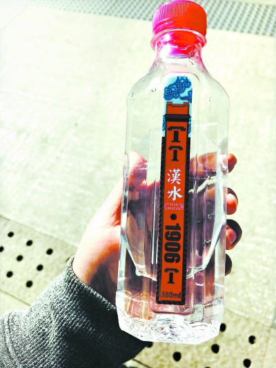 武汉“优质瓶装水”瓶身造型