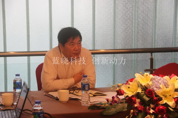 中国膜工业协会离子交换树脂分会理事长王继文主持会议