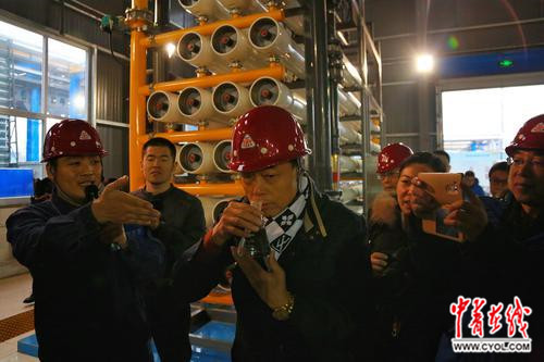 2017年12月14日，万鑫达焦化有限公司负责人现场展示焦化废水的综合处理能力