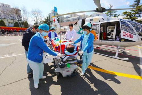 全国呼吸专科医联体通过急救直升机向中日友好医院转诊危重患者