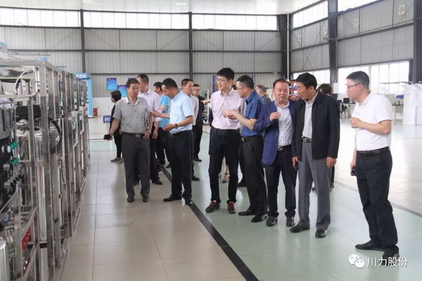 西藏自治区科技厅考察团在川力智能直饮水设备生产车间参观