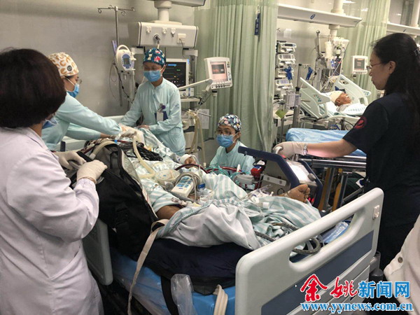 杭州邵逸夫医院ECMO团队驰援余姚抢救中毒性肺炎患者