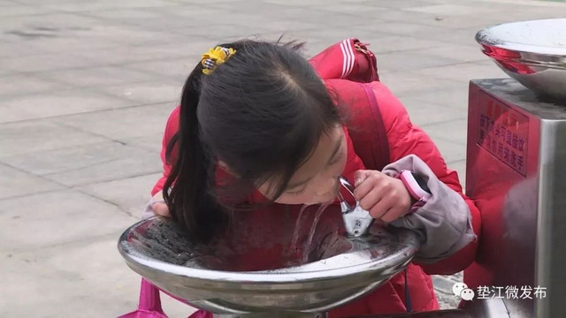 垫江县城区建成三个公共直饮水点解决居民出行饮水难