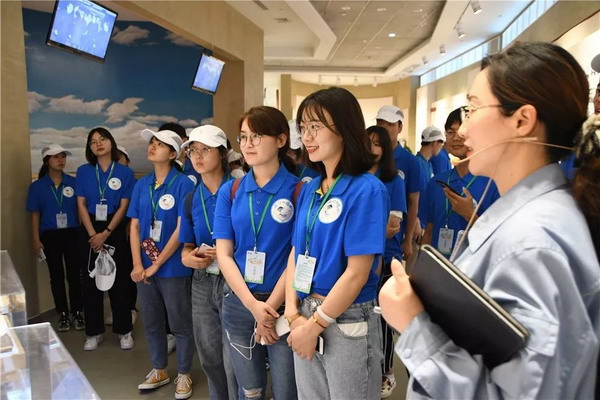 大学生环保社团石化环保行探访扬子石化水厂污水回用