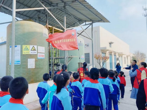 小学生参观西海岸公用事业集团水务公司豆金河中水厂