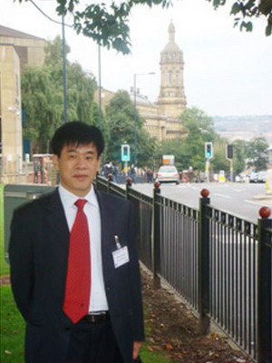 高分子材料工程国家重点实验室、四川大学高分子研究所博士生导师卢灿辉教授