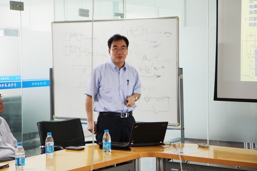2014年7月25日，李建新教授到中国科学院苏州纳米技术与纳米仿生研究所学术交流