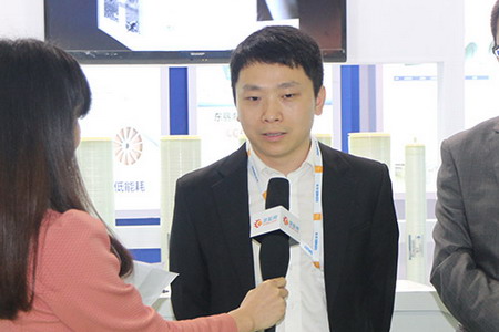 蓝星东丽华南大区经理王坚向媒体阐释新技术的价值及意义