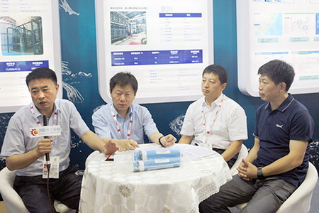 蓝星东丽白忠民部长、罗宝永部长，赵杰部长、郭永辉部长（从左至右）接受采访