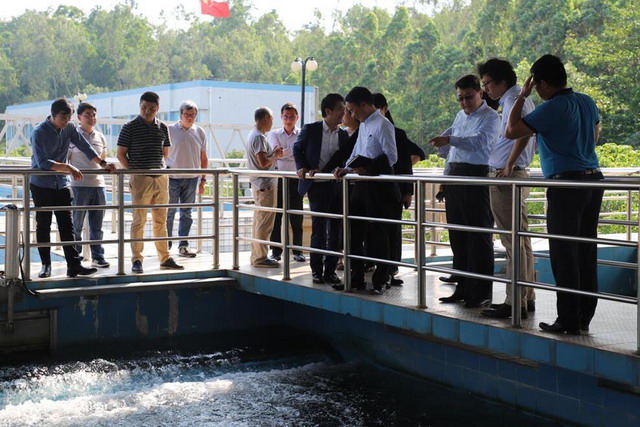 5月18日，日本欧力士集团考察团一行在中国水务集团执行董事李中的陪同下，考察深圳市大工业区水务公司。