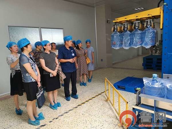 纯净水生产企业力源水业举办“透明工厂”体验日活动 纯净水生产企业力源水业举办“透明工厂”体验日活动
