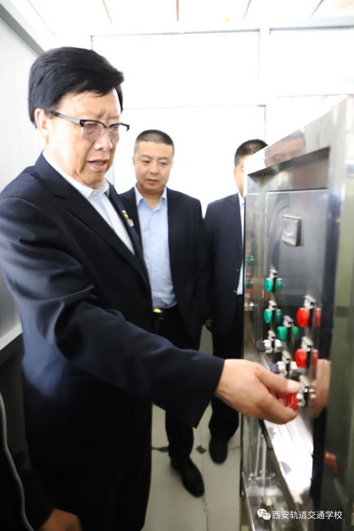 西安轨道交通学校为餐厅添置直饮水制水设备投入使用 西安轨道交通学校为餐厅添置直饮水制水设备投入使用