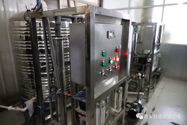 西安轨道交通学校为餐厅添置直饮水制水设备投入使用 西安轨道交通学校为餐厅添置直饮水制水设备投入使用