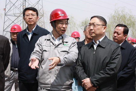 赵效青陪同省政协领导在企业现场调研 赵效青陪同省政协领导在企业现场调研