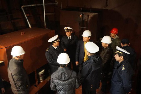3月12日,镇江市地方海事局登临“兴普2001”落实生活污水防污改造方案 3月12日,镇江市地方海事局登临“兴普2001”落实生活污水防污改造方案