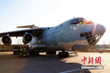 奉命执行对马来西亚紧急救灾军援物资空运任务的空军伊尔-76飞机 奉命执行对马来西亚紧急救灾军援物资空运任务的空军伊尔-76飞机