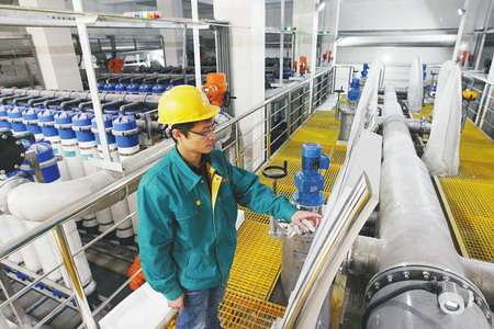趵突泉“先观后用”输水工程首个泉水滤站正通水调试
