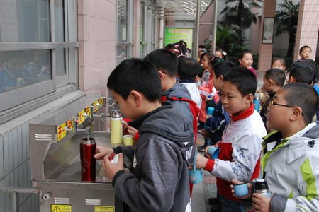 深圳罗租小学与千千泉净水器签订2.75万净水工程合同 深圳罗租小学与千千泉净水器签订2.75万净水工程合同
