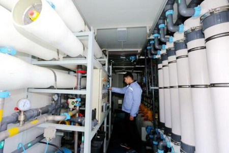 江苏大丰港首台套出口印尼海水淡化装置交运仪式举行 江苏大丰港首台套出口印尼海水淡化装置交运仪式举行