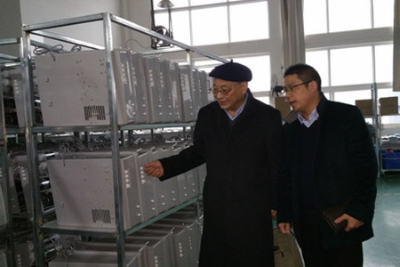 顾久传到访武汉溢爱进入企业生产车间和产品中心参观 顾久传到访武汉溢爱进入企业生产车间和产品中心参观