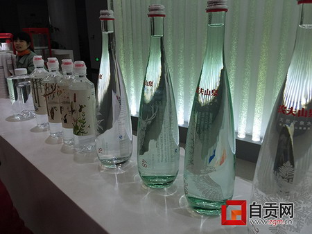 农夫山泉四川峨眉工厂严谨精密生产车间令人大开眼界 农夫山泉四川峨眉工厂严谨精密生产车间令人大开眼界
