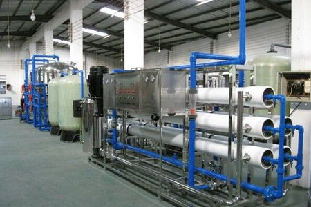 北仑电镀电器厂总经理史海波说,漂洗废水循环利用使得公司的排污费和水费省下一大笔(供图:烟台金正环保科技有限公司) 北仑电镀电器厂总经理史海波说,漂洗废水循环利用使得公司的排污费和水费省下一大笔(供图:烟台金正环保科技有限公司)