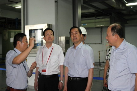 时任苏州市市长周乃翔陪同江苏省人大常委会副主任史和平参观中新环技公司 时任苏州市市长周乃翔陪同江苏省人大常委会副主任史和平参观中新环技公司