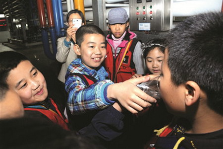 “世界水日”到来之际阳泉日报小记者探秘“水世界” “世界水日”到来之际阳泉日报小记者探秘“水世界”