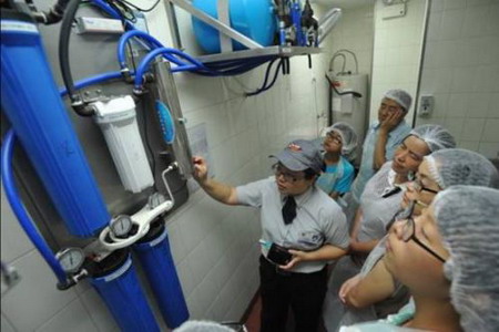肯德基后厨使用的直饮水净水器有除水垢部件过滤净化 肯德基后厨使用的直饮水净水器有除水垢部件过滤净化
