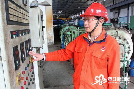 全国劳动模范、富源化工公司机械工程师刘建文 全国劳动模范、富源化工公司机械工程师刘建文