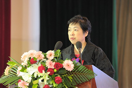 新加坡首位女部长、新加坡淡马锡控股原总经理,现任天宝富投资有限公司执行董事陈惠华女士 新加坡首位女部长、新加坡淡马锡控股原总经理,现任天宝富投资有限公司执行董事陈惠华女士