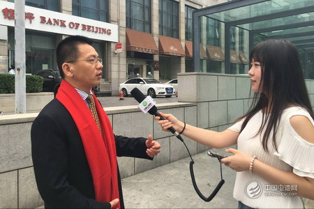 惠强新材董事长王红兵接受中国电池网采访 惠强新材董事长王红兵接受中国电池网采访