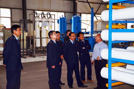 水发环境李运玮向济宁市地税局领导介绍企业的发展历史及目前的生产经营状况 水发环境李运玮向济宁市地税局领导介绍企业的发展历史及目前的生产经营状况