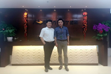 总裁阳仁强(右)在会见以色列IDE海水淡化公司中国区总经理王双成时合影 总裁阳仁强(右)在会见以色列IDE海水淡化公司中国区总经理王双成时合影