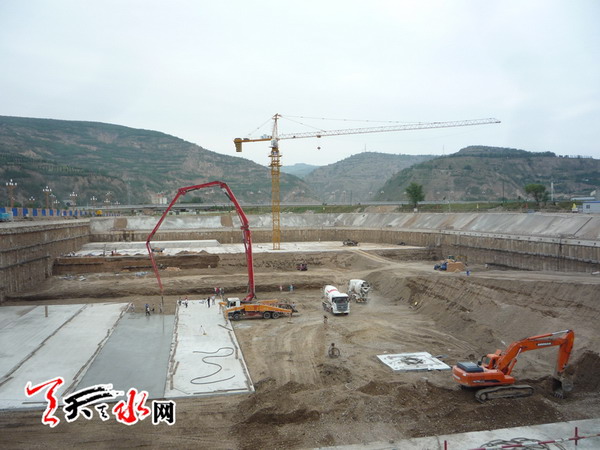天水成纪新城地下MBR膜处理净水工程施工现场激战正酣 天水成纪新城地下MBR膜处理净水工程施工现场激战正酣