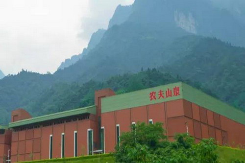为最优质的天然水源农夫山泉将生产线建到峨眉山深处 为最优质的天然水源农夫山泉将生产线建到峨眉山深处