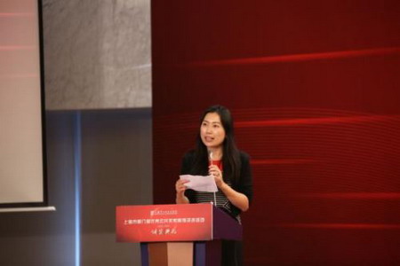开能环保市场总监韦嘉女士在颁奖典礼上发表获奖感言 开能环保市场总监韦嘉女士在颁奖典礼上发表获奖感言