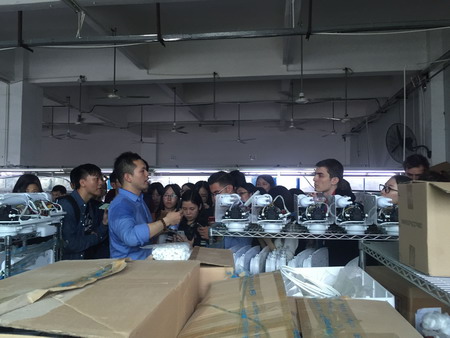 北京大学汇丰商学院师生在安之星净水器工厂实地参观 北京大学汇丰商学院师生在安之星净水器工厂实地参观