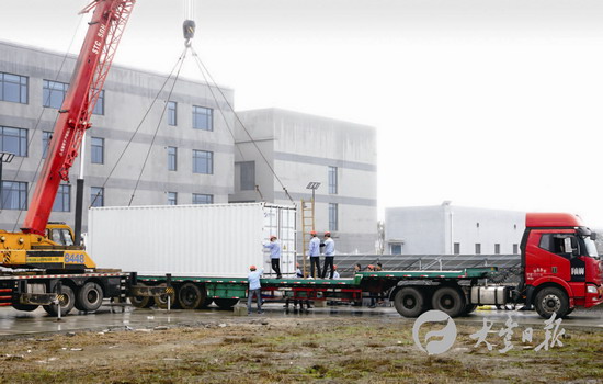 江苏丰海一套风光互补新能源海水淡化设备已启运海南 江苏丰海一套风光互补新能源海水淡化设备已启运海南