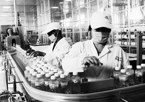 甘肃永靖县现代化程度最高的纯净水生产线已全面建成 甘肃永靖县现代化程度最高的纯净水生产线已全面建成
