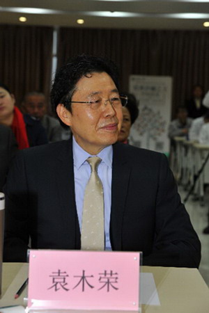 日前，伊纳维康集团董事长袁木荣宣布个人捐赠100万元成立香港－青海“沙棘扶贫基金”